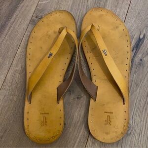 Frye Azalea Tan flip flop